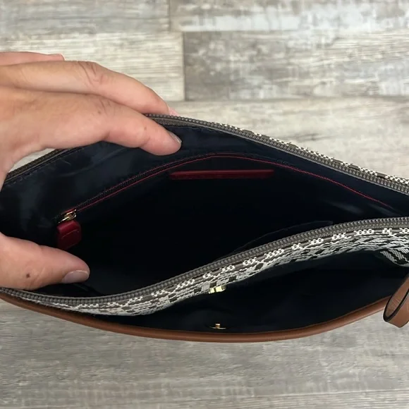 Tommy Hilfiger crossbody bag - Picture 2 of 4